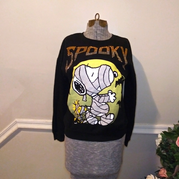 Peanuts Sparkly "Spooky" Mummy Snoopy & Woodstock Halloween Sweatshirt - Picture 10 of 10